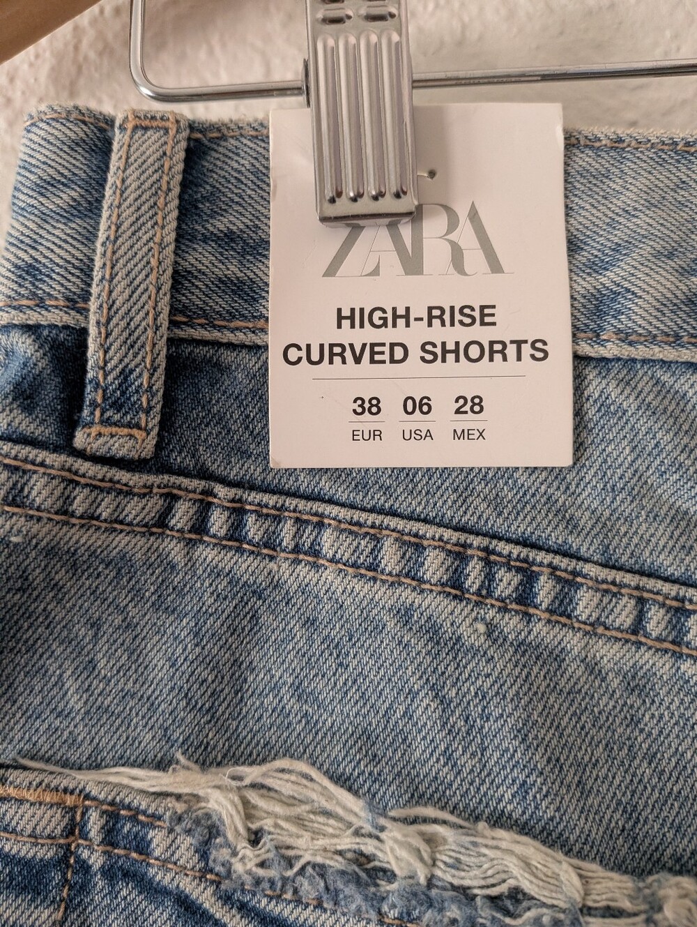 NWT Zara High-Rise Curved Short Length Booty Shorts Distressed Light Wash Size 6 - Picture 7 of 10